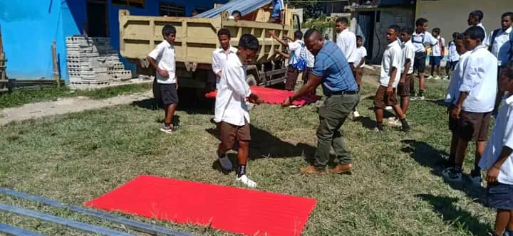 𝗠𝗜𝗡𝗜𝗦𝗧É𝗥𝗜𝗨 𝗘𝗗𝗨𝗞𝗔𝗦𝗔𝗨𝗡 𝗘𝗡𝗧𝗥𝗘𝗚𝗔 𝗠𝗔𝗧𝗘𝗥𝗜𝗔𝗟 𝗔𝗣𝗢𝗜𝗨 𝗘𝗠𝗘𝗥𝗝É𝗡𝗦𝗜𝗔 𝗕𝗔 𝗘𝗦𝗞𝗢𝗟𝗔 𝟯 𝗜𝗛𝗔 𝗠𝗨𝗡𝗜𝗦Í𝗣𝗜𝗨 𝗘𝗥𝗠𝗘𝗥𝗔